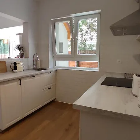 Vakantiehuis Flora House 3 Minutes From Balaton Keszthely