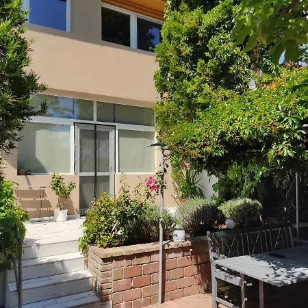 Vakantiehuis Flora House 3 Minutes From Balaton *