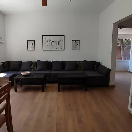 Vakantiehuis Flora House 3 Minutes From Balaton Keszthely