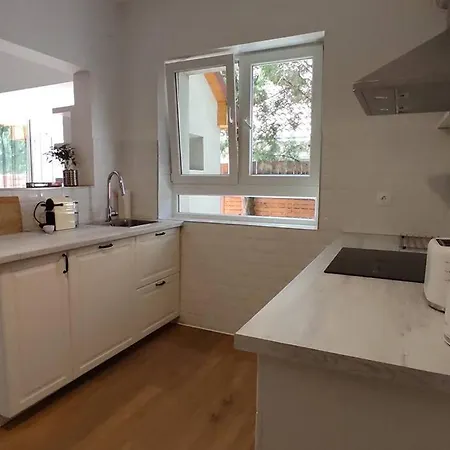 Vakantiehuis Flora House 3 Minutes From Balaton Keszthely