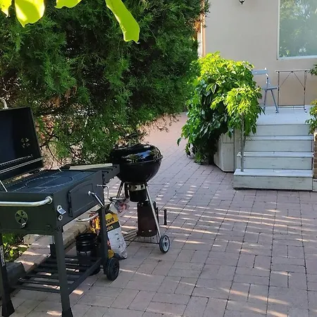 Vakantiehuis Flora House 3 Minutes From Balaton